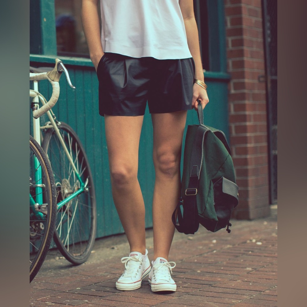 Lululemon Here To There Short
Black Size 6